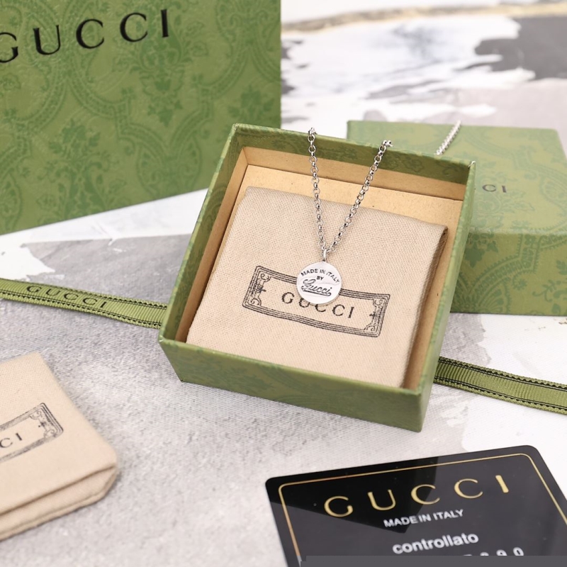 G*u*i necklaces